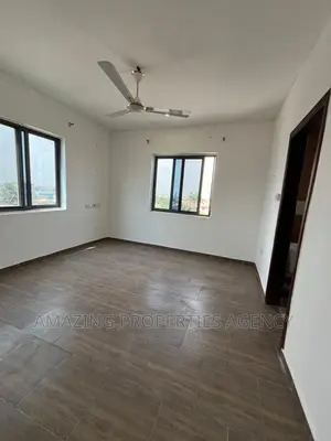 7bdrm Mansion in Adjiriganor for sale