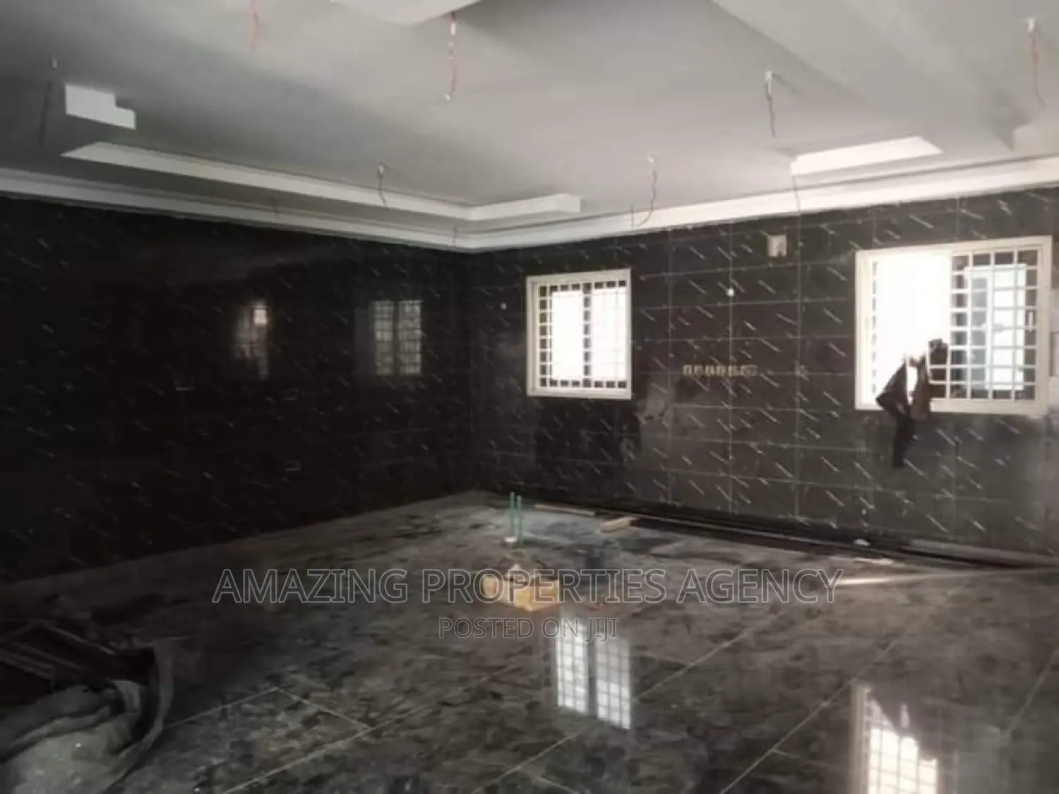 7bdrm Mansion in Adjiriganor for sale
