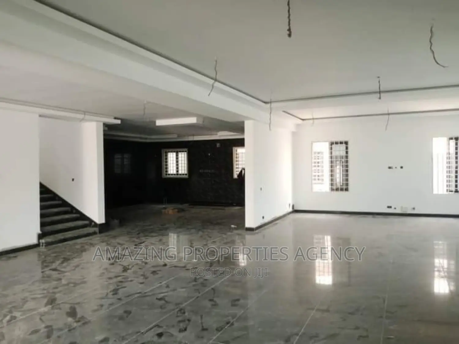 7bdrm Mansion in Adjiriganor for sale