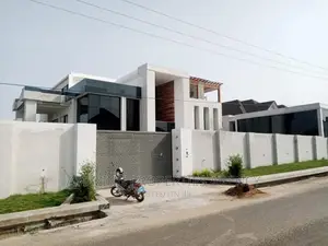 7bdrm Mansion in Adjiriganor for sale