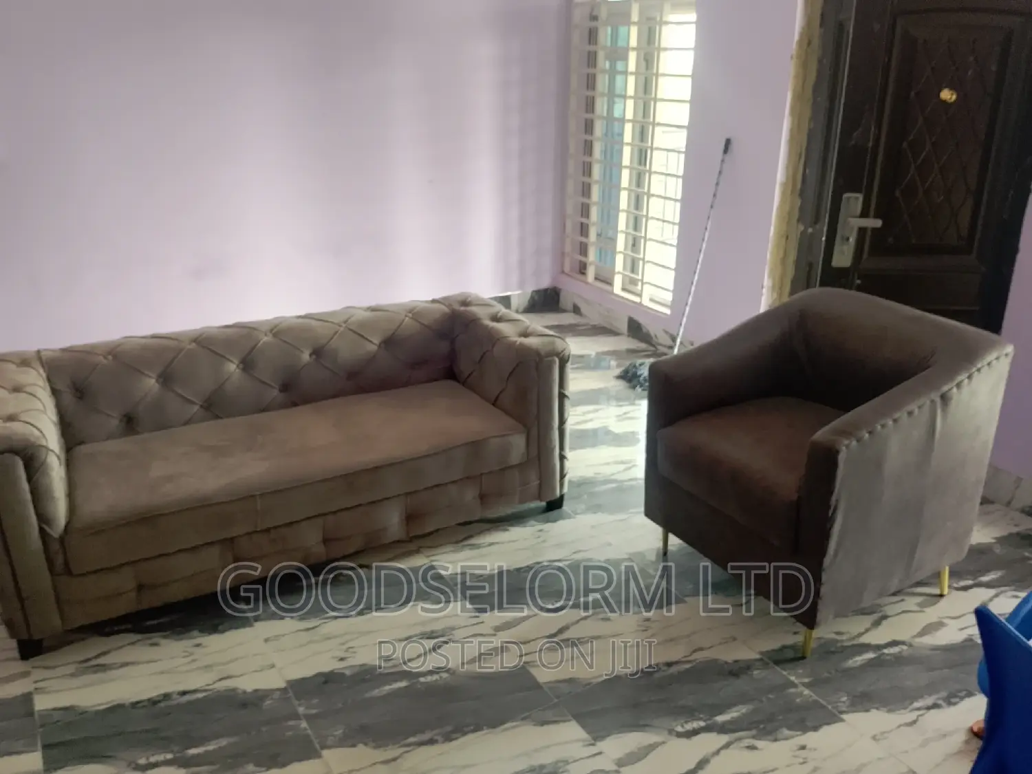 Single Sofa With FREE DELIVERY