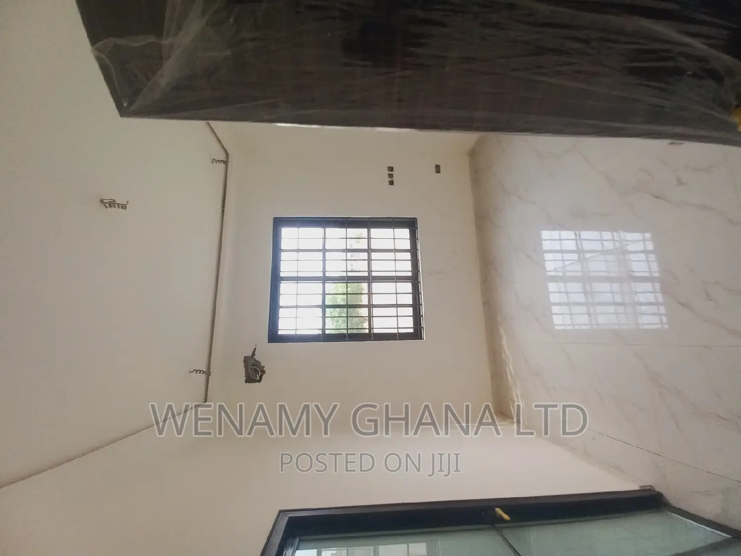 3bdrm House in Community 25, Tema Metropolitan for sale