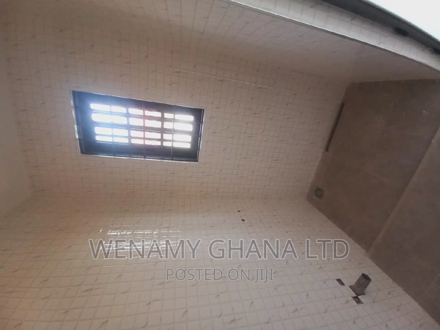 3bdrm House in Community 25, Tema Metropolitan for sale