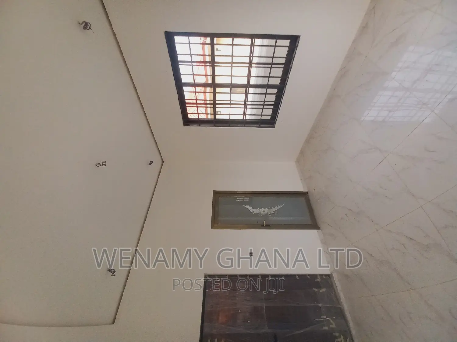 3bdrm House in Community 25, Tema Metropolitan for sale