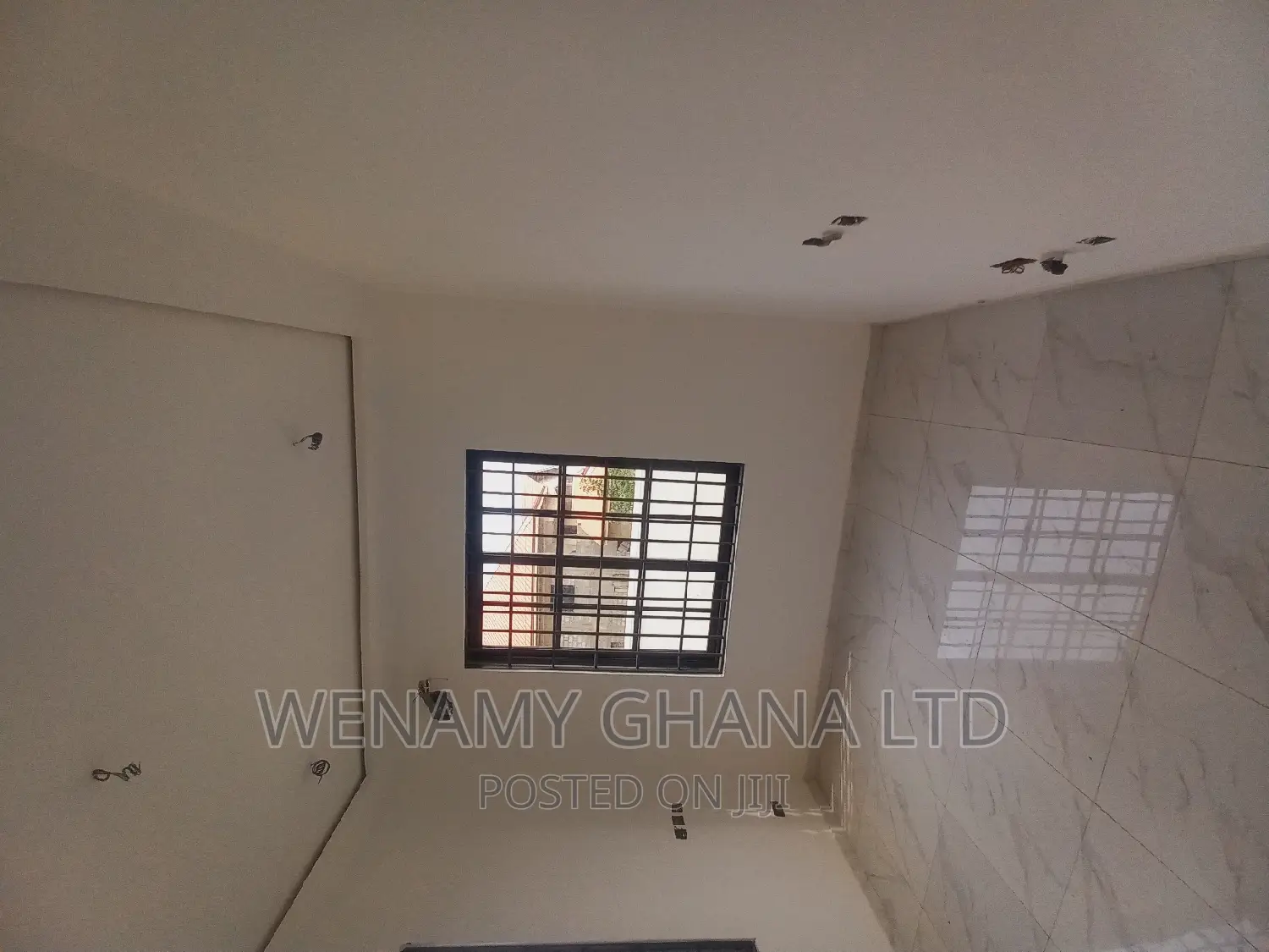3bdrm House in Community 25, Tema Metropolitan for sale