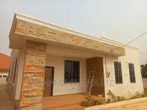 3bdrm House in Community 25, Tema Metropolitan for sale