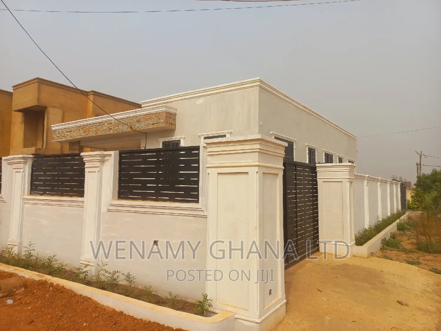 3bdrm House in Community 25, Tema Metropolitan for sale