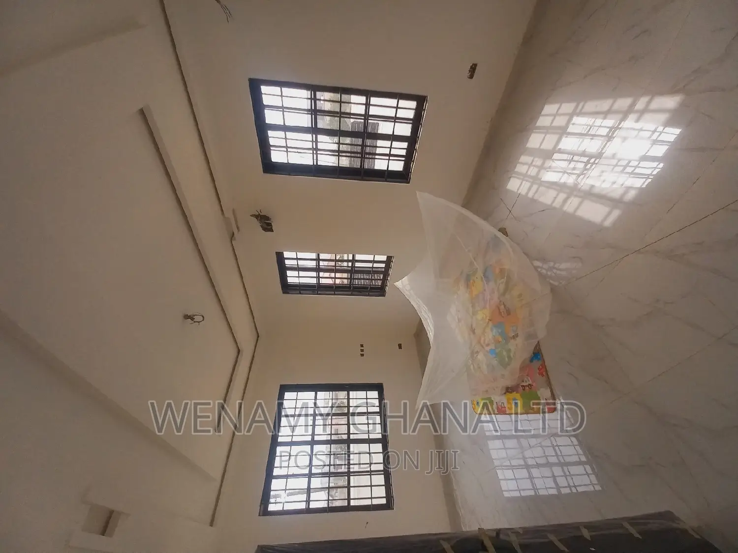 3bdrm House in Community 25, Tema Metropolitan for sale