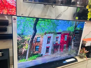 Ultra Modern UHD Smart Samsung 55”Au7022 Tv 