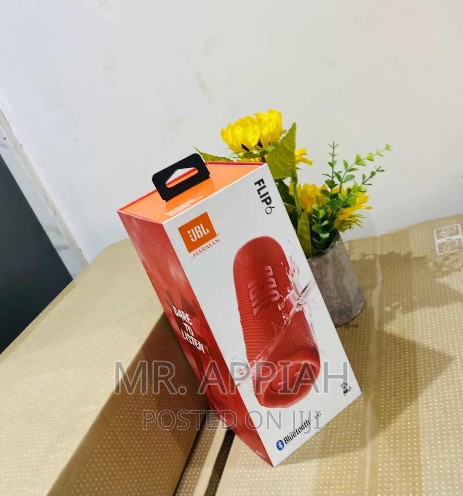 Wireless Bluetooth Streaming JBL Flip 6 Bluetooth Speaker.