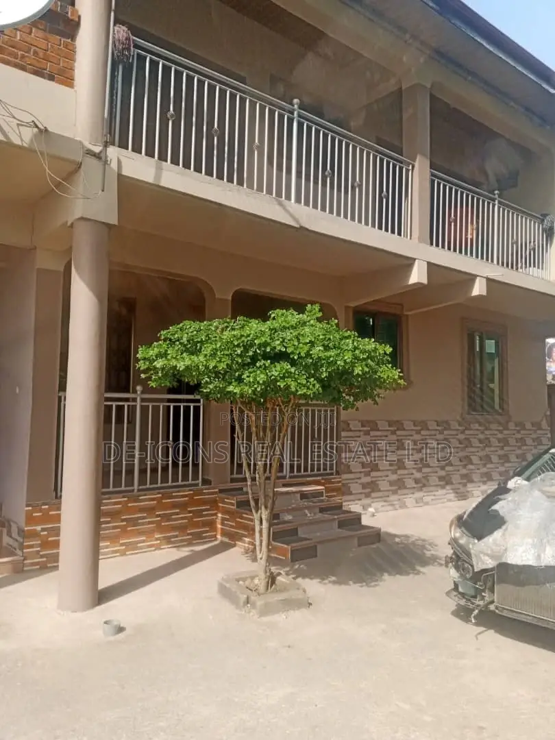 1bdrm Duplex in De-Icons Real Estate, Awutu Senya East Municipal