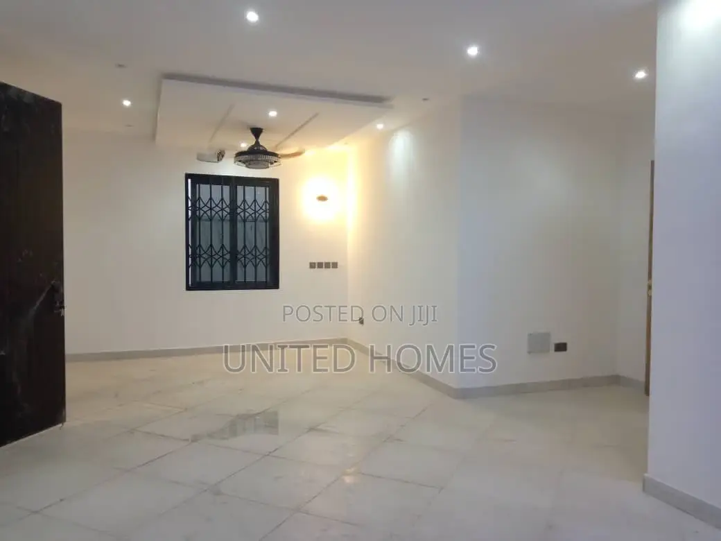4bdrm House in Ashomang Estate for sale
