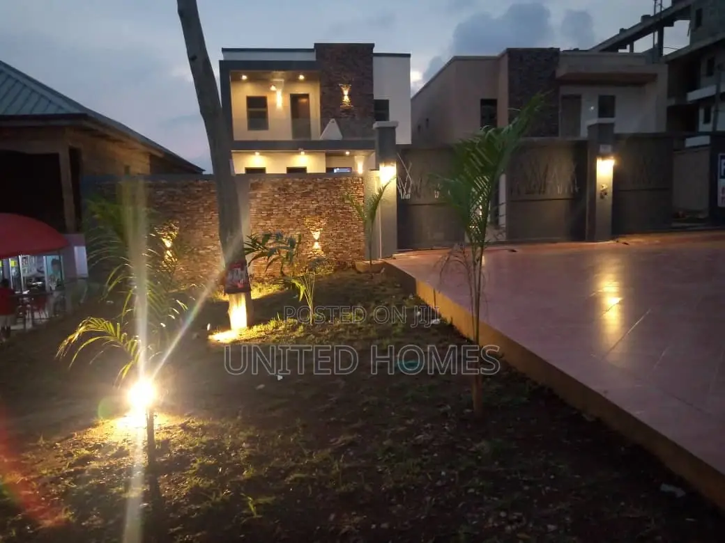 4bdrm House in Ashomang Estate for sale