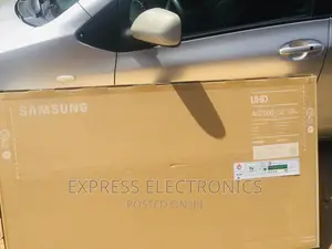 Mesmeric Display UHD Smart Glossy Samsung 55au7022
