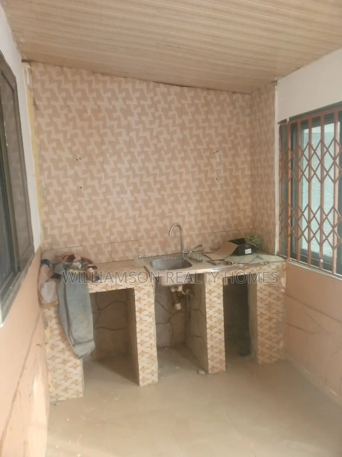 1bdrm Apartment in Community 18, Spintex for rent
