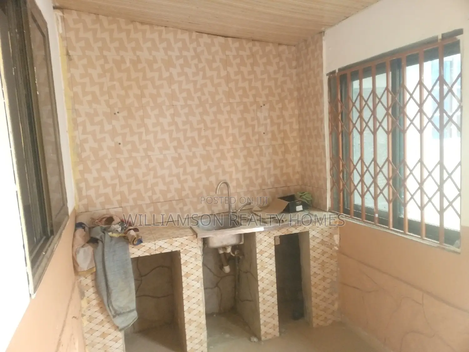 1bdrm Apartment in Community 18, Spintex for rent
