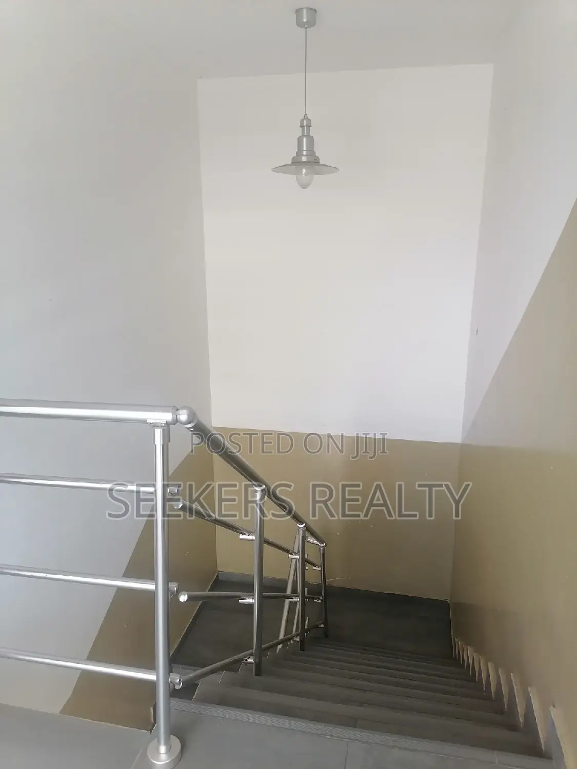 Furnished 3bdrm Apartment in Seekers Realty, Oxford Street for rent