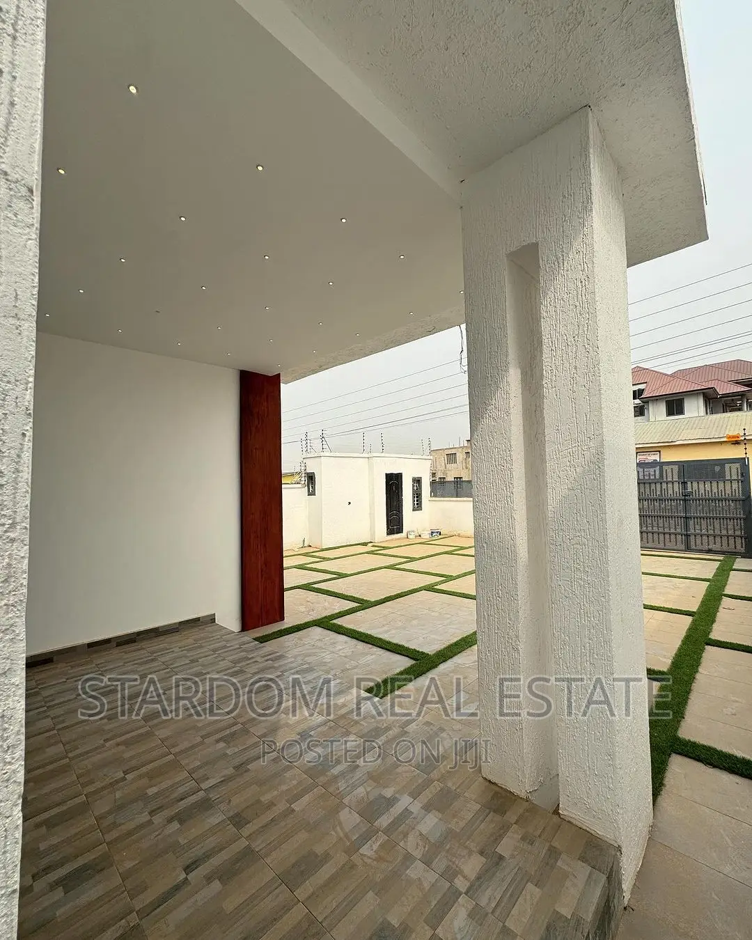 3bdrm Duplex in Lake Side Estate for sale