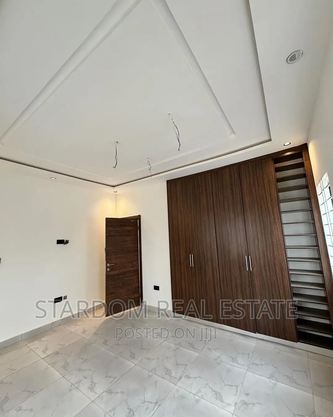3bdrm Duplex in Lake Side Estate for sale