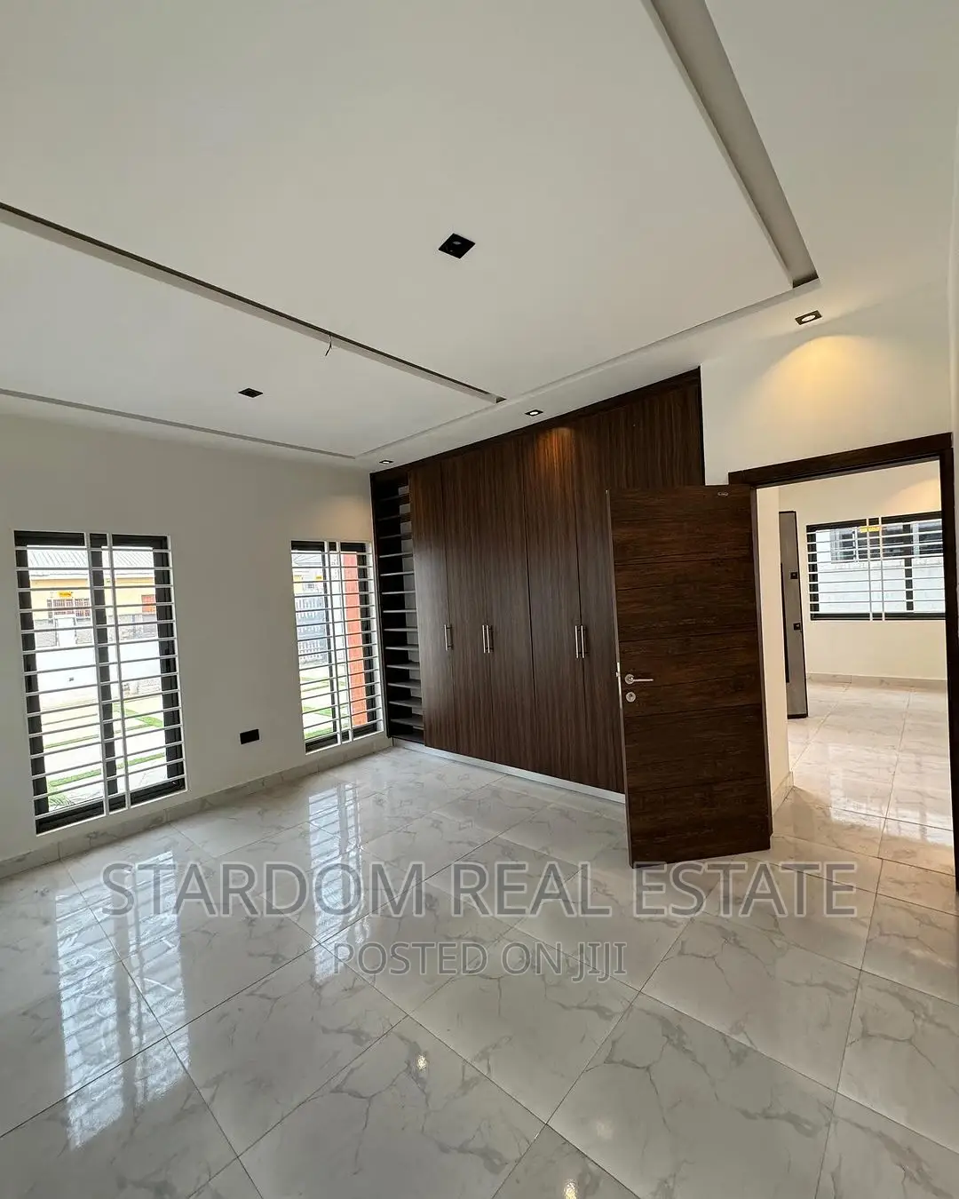 3bdrm Duplex in Lake Side Estate for sale