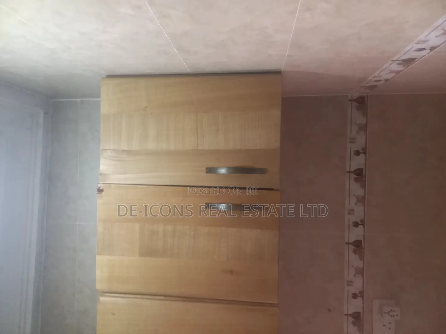 1bdrm Duplex in De-Icons Real Estate, Awutu Senya East Municipal