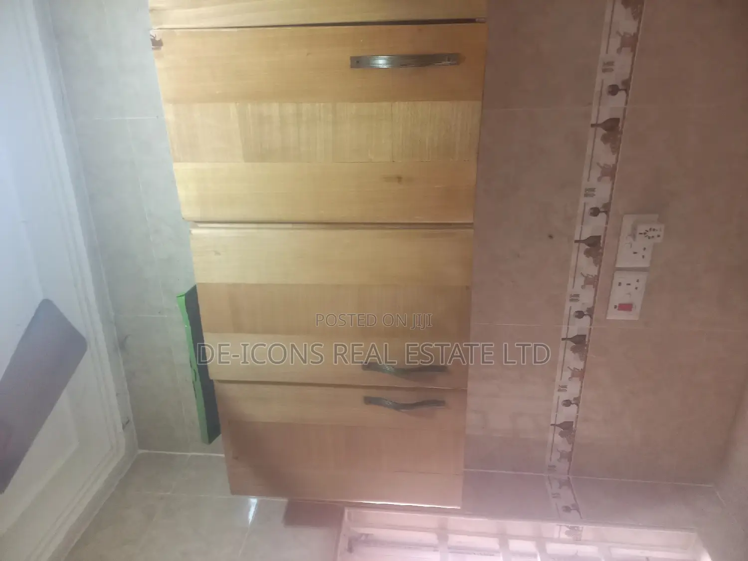 1bdrm Duplex in De-Icons Real Estate, Awutu Senya East Municipal