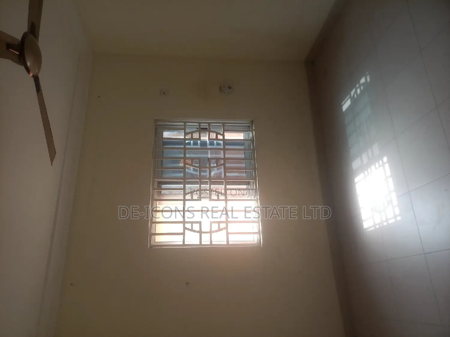 1bdrm Duplex in De-Icons Real Estate, Awutu Senya East Municipal