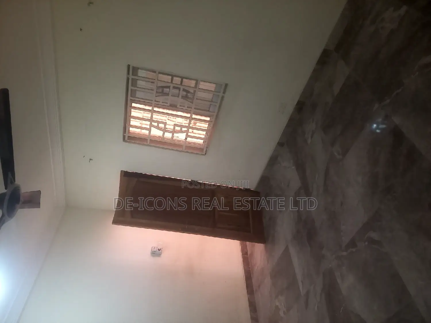 1bdrm Duplex in De-Icons Real Estate, Awutu Senya East Municipal