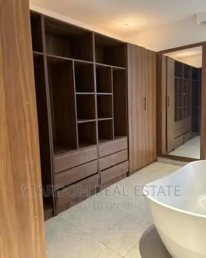 3bdrm Duplex in School Junction for rent