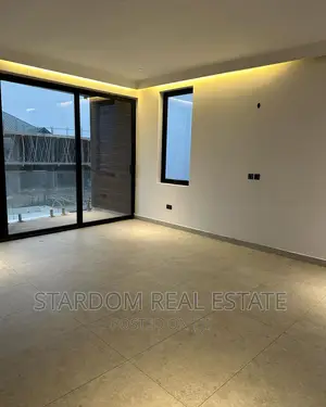 3bdrm Duplex in School Junction for rent