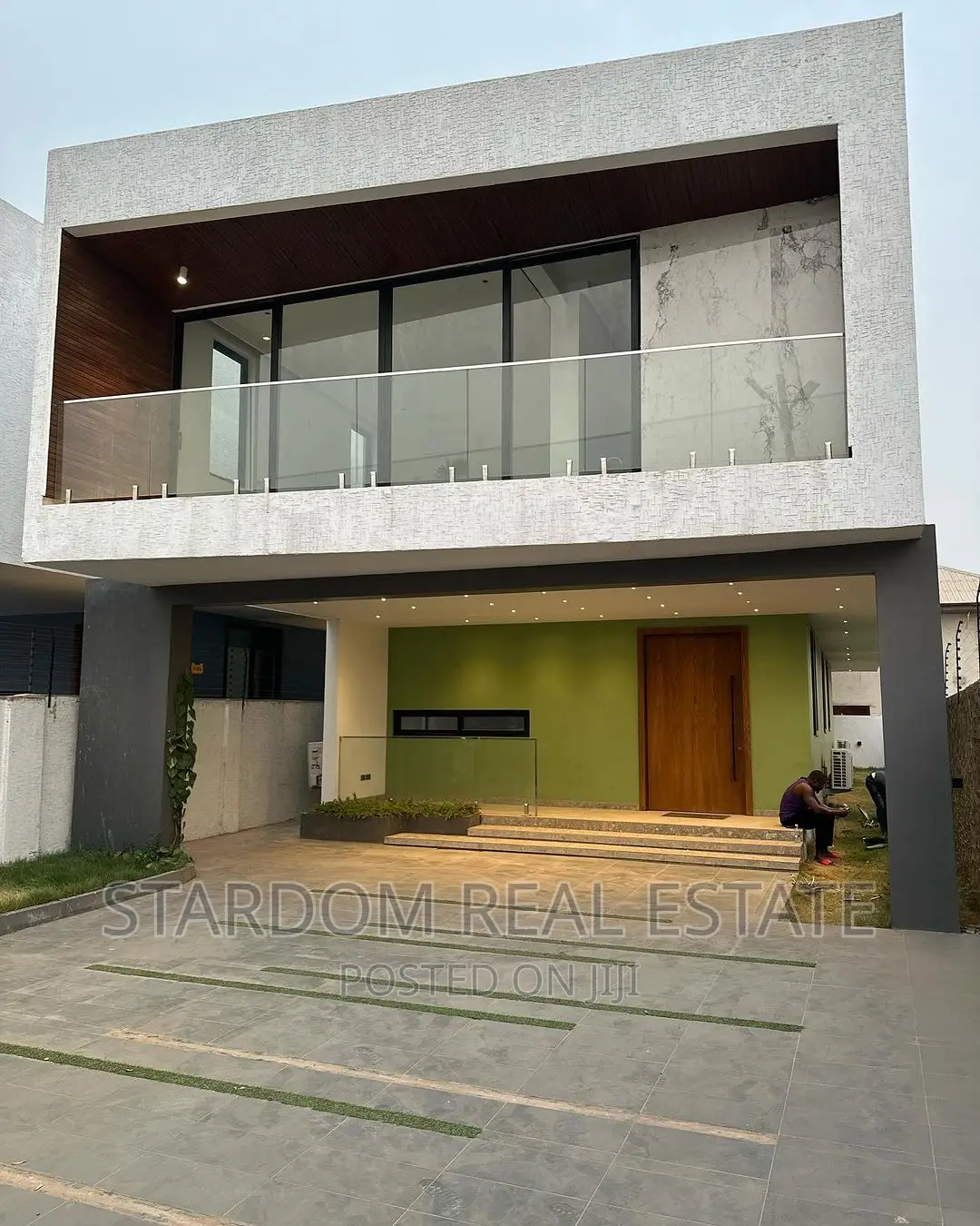 3bdrm Duplex in School Junction for rent