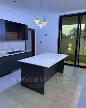 3bdrm Duplex in School Junction for rent