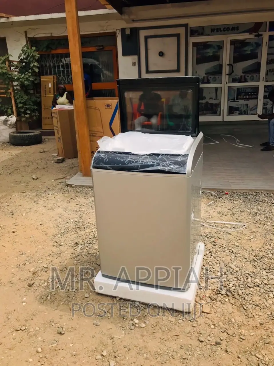 Quality Yet Affordable Pearl 12kg Top Load Washing Machine.