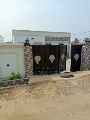 3bdrm Mansion in De-Icons Real Estate, Awutu Senya East Municipal