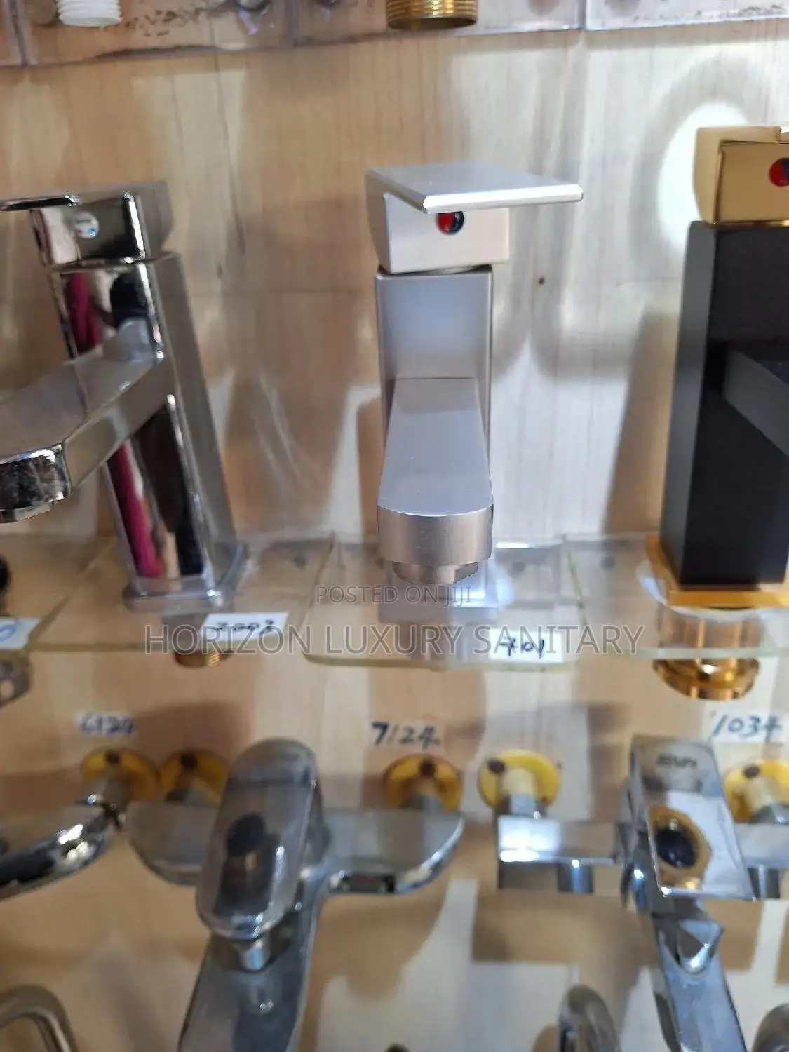 Square Basin Tap Single Handle Hot and Cold Faucet Mixer