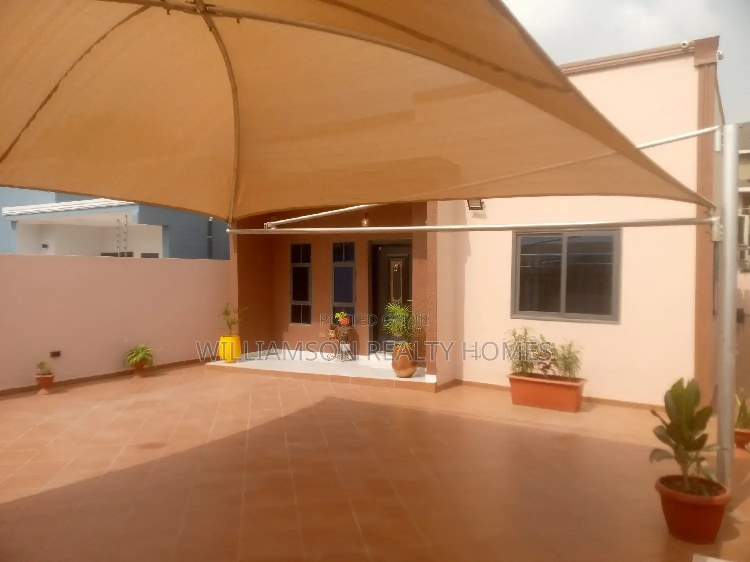 Luxury/Fresh 4bedrms Furnished Hse 4rent,Spintex