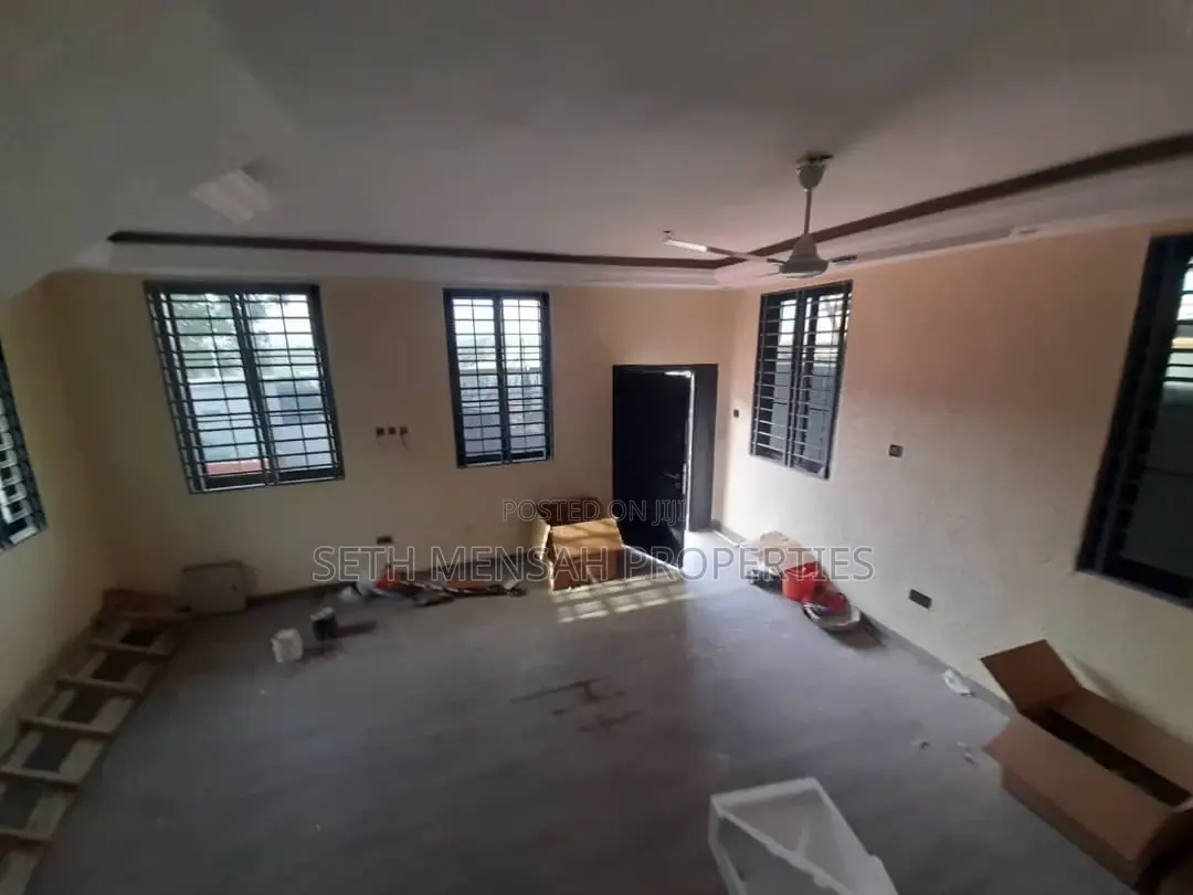 3bdrm House in Skm, Achimota for rent
