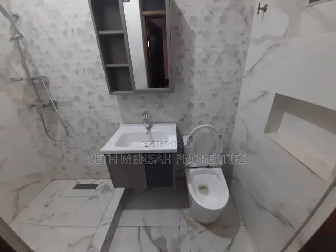 3bdrm House in Skm, Achimota for rent