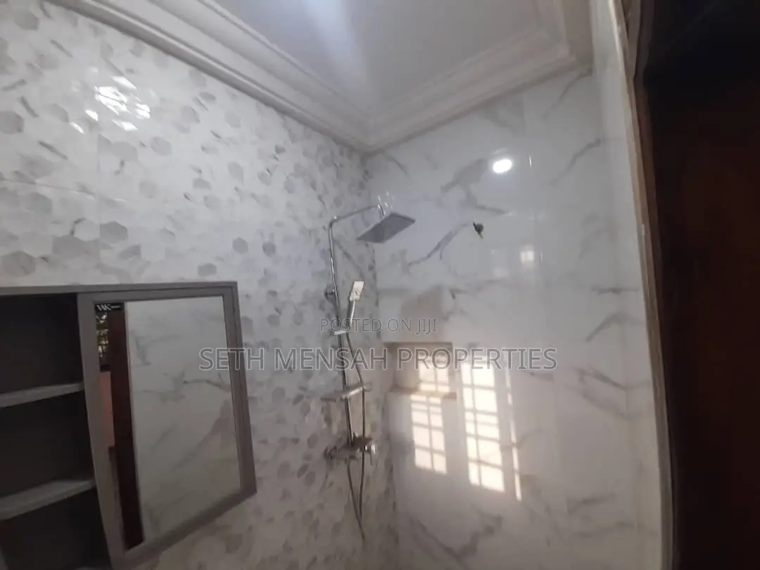 3bdrm House in Skm, Achimota for rent