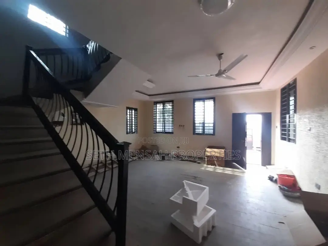 3bdrm House in Skm, Achimota for rent