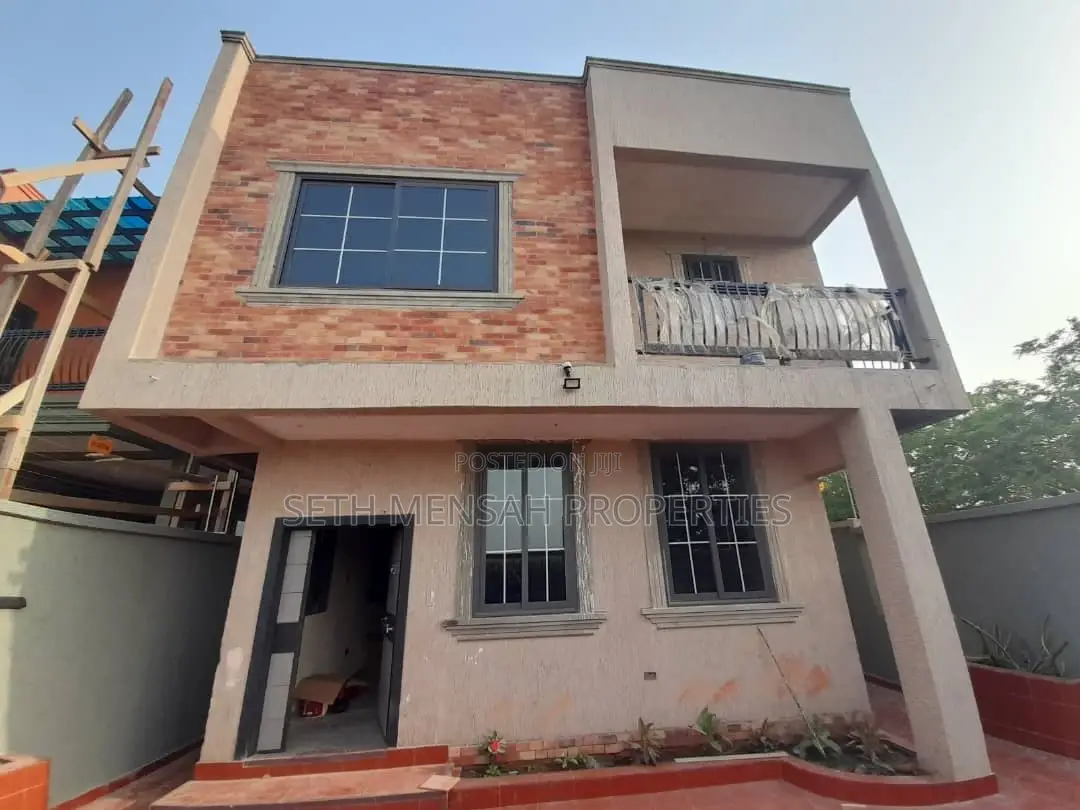 3bdrm House in Skm, Achimota for rent