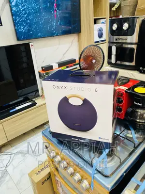 Well Design Onyx Studio 6 Portable Bluetooth Speaker.