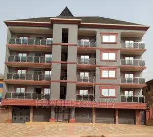 3bdrm Apartment in West Hills Mall Area for rent