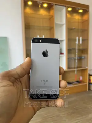 Apple iPhone SE 32 GB Silver