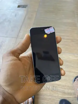 Apple iPhone SE 32 GB Silver