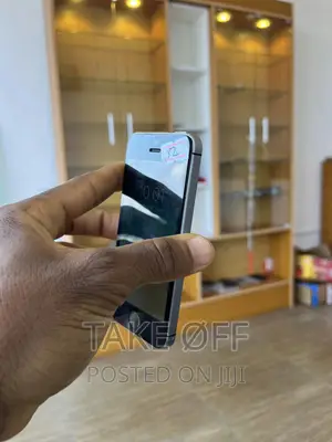 Apple iPhone SE 32 GB Silver