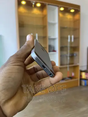 Apple iPhone SE 32 GB Silver