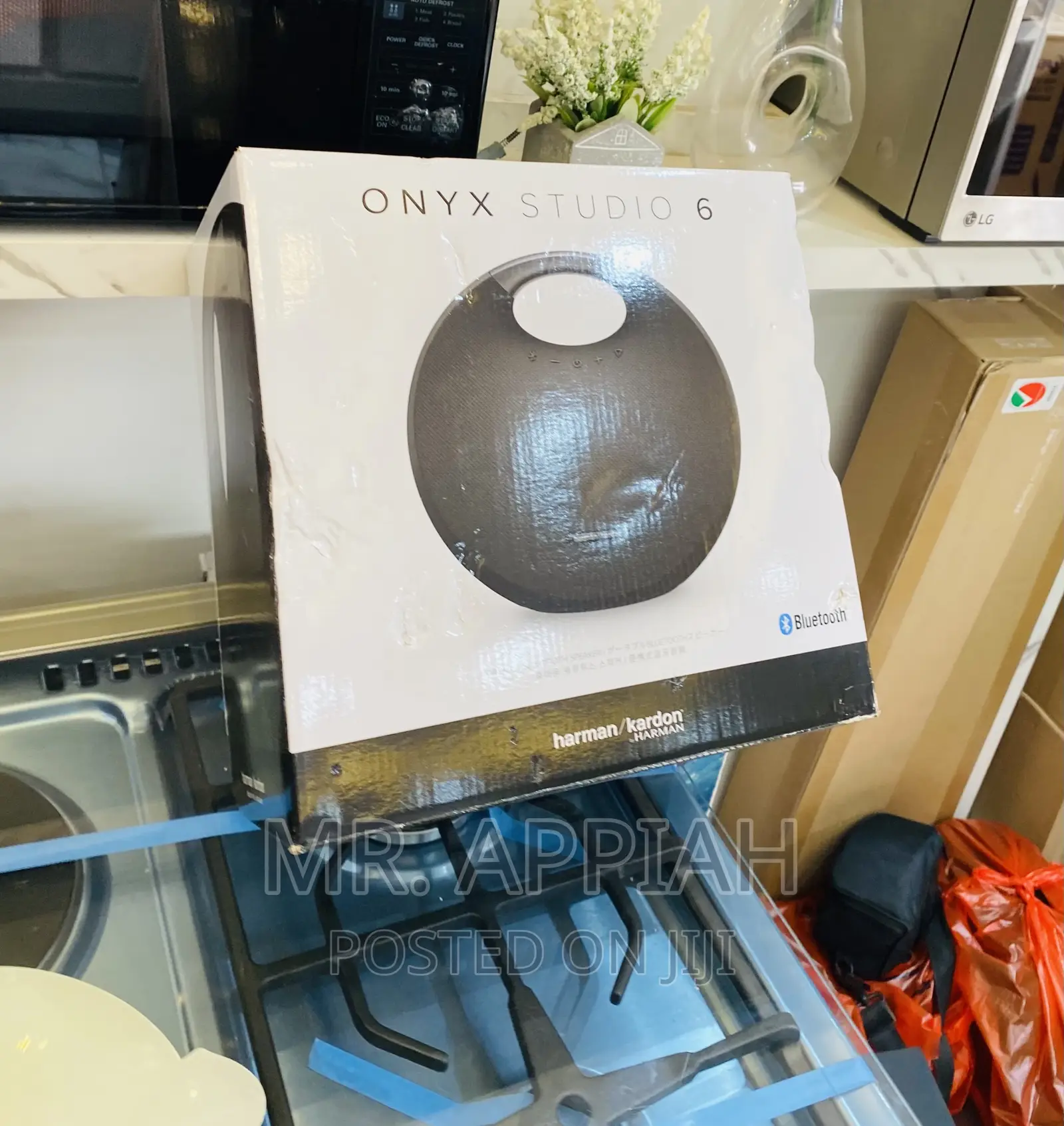 Well Design Onyx Studio 6 Waterproof Bluetooth Speaker.