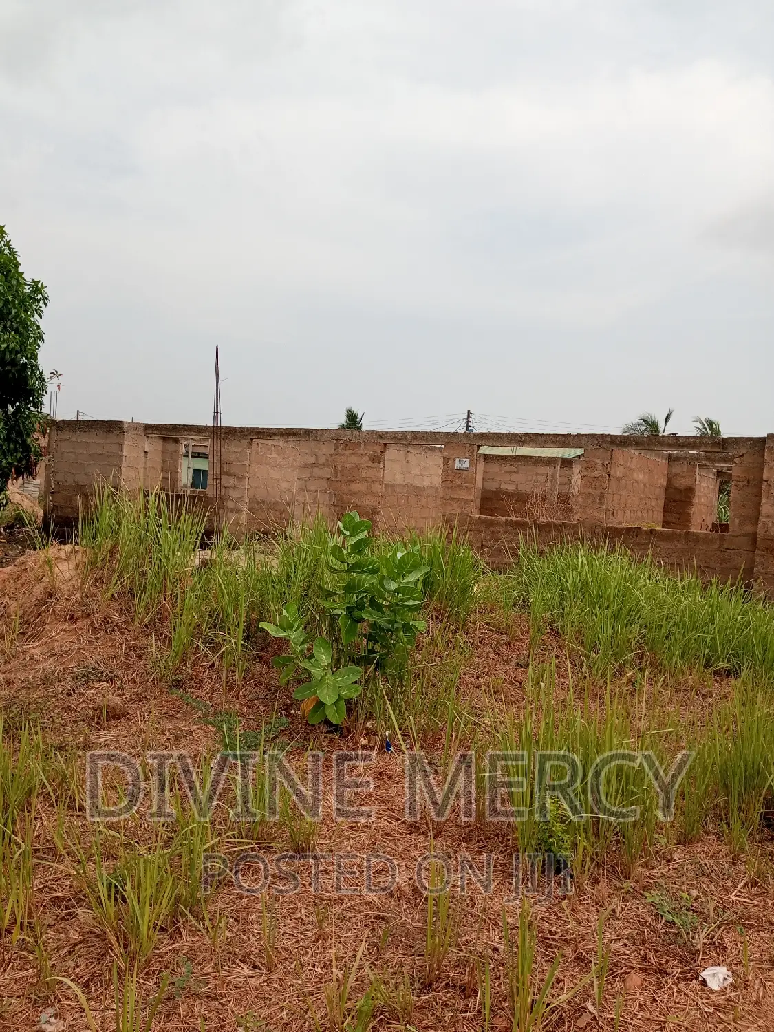 1 Plot of Land With 4 Bedroom Structure on It 4 Sale