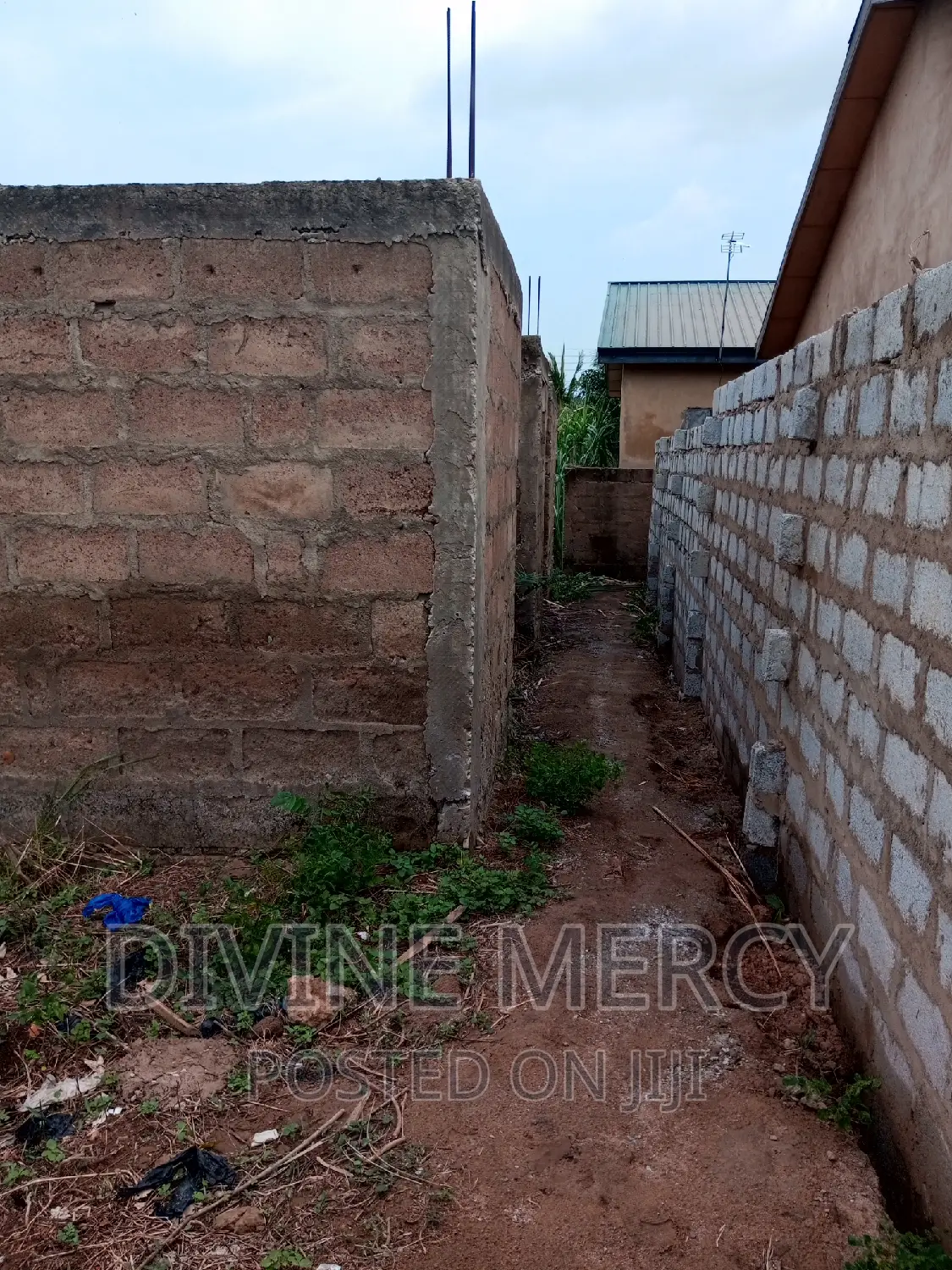 1 Plot of Land With 4 Bedroom Structure on It 4 Sale